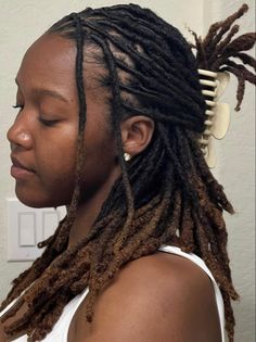 Dyed Ends Locs, Locs With Brown Tips, Pencil Locs, Scarf And Locs, Locs Peekaboo, Loc Highlights Black Women, Locs With Highlights, Medium Size Locs, Peekaboo Locs