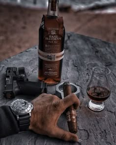 Transforme o seu celular em uma máquina de fazer dinheiro.💸💶 Iphone Wallpaper For Guys, Iphone Wallpaper Hd Nature, Cigars And Whiskey, Phone Wallpaper For Men, Money And Happiness, Mens Luxury, Tactical Gear