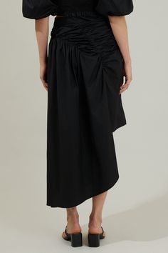 The stylish possibilities of this midi skirt are endless! A charming asymmetrical midi skirt with a cute striped design from front to back. It features a ruched style that gives it an extra touch of cuteness. An invisible zipper was added in the side. Wear it with the matching crop top!- Ruched- High waist- Breathable- Asymmetrical- Comes in 2 colorsSize + Fit - Model is 5'8" and wearing size XS- Measurements taken from size S - Waist: 13 1/4"- Length: 37 1/2" Fabric Self: 100% Cotton Style Numb Asymmetrical Midi Skirt, Ruched Midi Skirt, Ruched Midi Dress, Black Midi Skirt, Invisible Zipper, Cotton Style, Stripes Design, Midi Skirt, Fitness Models