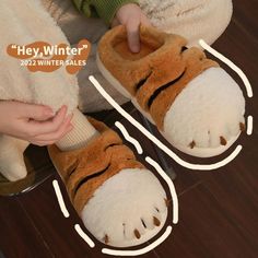 ʕ ๑•ᴥ•ʔ Fluffy Tiger Slippers ʕ ๑•ᴥ•ʔ ʕ ๑•ᴥ•ʔ These cute slippers are a total moo-d ʕ ๑•ᴥ•ʔ ʕ ๑•ᴥ•ʔ Perfect to keep your feet warm and comfy through the winter ʕ ๑•ᴥ•ʔ Fluffy Tiger, Tiger Couple, Paw Slippers, Couple Slippers, Couples Cosplay, Tiger Claw, Cartoon Tiger, Tiger Paw, Cute Tiger