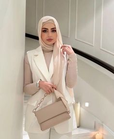 #blazer #blazerstyle #fashion #fashioninspiration #hijab #hijaboutfits #hijabinspiration Classy Hijab Style, Hijab Fashion Inspiration Casual Classy, Chic Hijab Outfit, Elegant Hijab Style, Outfit For Hijab, Classy Hijab Outfits, Strange Fashion, Hijab Fashion Summer, Estilo Hijab