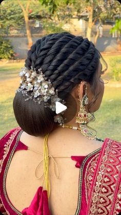 Hairstyle For Bun Hair, New Design Hairstyle, Easy Bridal Hairstyles Indian, Bridal Hair Do Indian, Party Buns Hairstyles Indian, How To Make Low Bun Hairstyle, Hair Jewellery Indian, Indian Low Bun Hairstyles, Karva Chauth Hairstyles