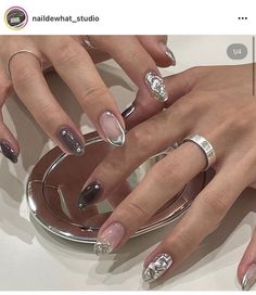 Short Nail Designs Douyin, Smart Nails Designs, Modern Art Nails, Short Silver Nails, White Silver Nails, Nyfw Nails, Mens Nails, Fake Nails Designs, Korean Nail Art