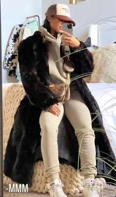 Fuzzy Hat Outfit, Chic Rainy Day Outfit, Boujee Winter Outfits, Auntie Aesthetic, Winter Outfits Black Women, Clothing Wardrobe, Winter Fashion Outfits Casual, Cute Winter Outfits