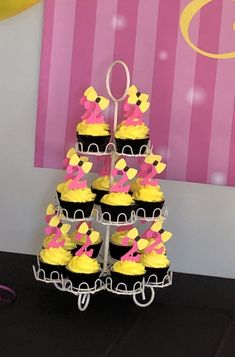 cupcakes are arranged in the shape of a christmas tree on a cake stand