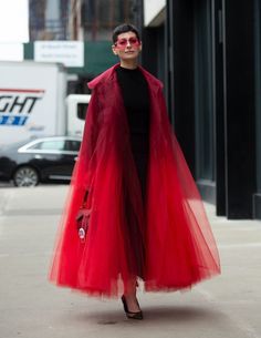 Fashion Media, Looks Street Style, Red Coat, Looks Style, Mode Inspiration, Kuala Lumpur, Fashion Week Spring, New York Fashion Week