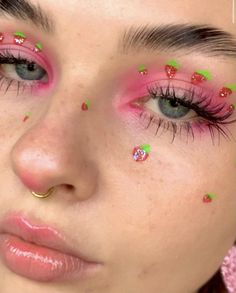 Strawberry Eyeliner, Strawberry Eye Makeup, Strawberry Shortcake Makeup, Strawberry Makeup Look, Fairy Eye Makeup, Strawberry Makeup, Cute Eye Makeup, Makeup Face Charts, Ethereal Makeup