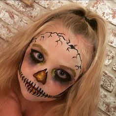 Halloween Facepainting Simple, Kids Halloween Facepainting, Pintura Facial Halloween, Kids Halloween Face Paint, Easy Skull Face Paint For Kids, Maquillaje Halloween Infantil, Girls Skeleton Face Paint, Catrina Face Painting Kids, Zombie Face Paint