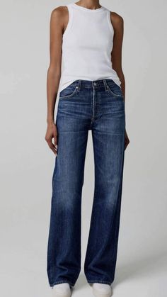 2023 Jeans Trends Women Summer, Spring Casual Jeans Outfit, 2024 Womens Summer Fashion, Womens Weekend Outfits, Spring 2023 Womens Outfits, Citizen Of Humanity Jeans, Sunday Spring Outfit, Blue Jeans White Shirt Outfit, Outfits Primavera 2023