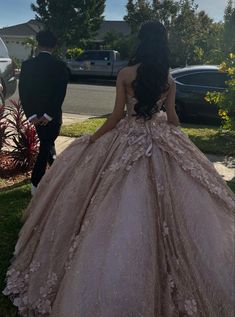 Lana Del Rey Quince Theme, Champagne Pink Quince Dress, Quince Dresses Pink And Gold, Light Pink Quince Dress With Flowers, Champange Blush Quince Dress, Rose Gold Quinceanera Decorations, Champagne Quince Dresses, Quince Aesthetic, Quinceanera Aesthetic