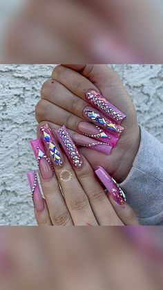 New Acrylic Nails Trends, New Acrylic Nails, Nails Trends 2023, Bling Nail Art, Nails Trends, Black Nail Designs, Trends 2023, Bling Nails, Best Acrylic Nails