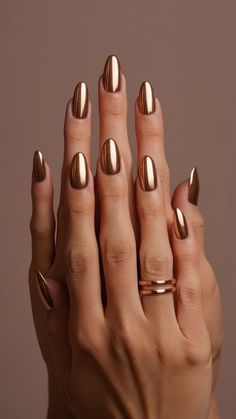 Nails With Gold Design, Nail Ideas For Dark Skin, Gold And Black Nails, Gold Chrome Nails, Bronze Nails, Cult Leader, Nagellack Trends, Winter Nail Ideas, Thanksgiving Nails