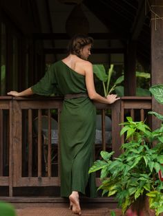 🌿Beautiful Elegant look One shoulder comfy dress in juicy green colour, made of pure raw silk Ahimsa, natural and breathing, with 2 pockets inside and long belt separately🌿 Boho Outfit, Comfy Dresses, Ladies Dress, Green Colour, Style Expert, Raw Silk, Dress Clothes For Women, Boho Outfits, Beautiful Fabric