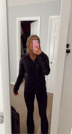 Lazy College Outfit Winter, Fall Fit Leggings, Fall Fits Leggings, Fit Inspo Black Leggings, Lululemon Leggings Outfit School, Casual Fitted Lululemon Leggings, Lazy Winter Outfits, Comfy School Outfits, Basic Girl