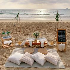 Rustic Picnic in neutrals at the beach Anniversary Beach Picnic Ideas, Diy Beach Picnic Set Up, Beach Set Up Aesthetic, Beach Picnic Set Up Ideas, Beach Dinner Aesthetic, Beach Set Up Ideas, Event Planner Aesthetic, Beach Picnic Aesthetic, Luxury Picnic