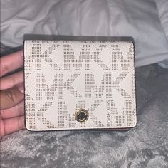 Brand New Modern White Bifold Wallet, Michael Kors White Everyday Wallet, Everyday Michael Kors White Wallet, Michael Kors White Wallets, Michael Kors Keychain, Micheal Kors Wallet, Rhinestone Keychain, Simple Choker, Mk Wallet