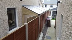 a narrow alley way between two buildings