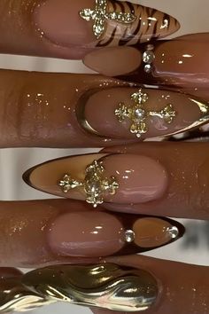 French Tip With Jewels, Gold Design Nails, Nails Photoshoot Ideas, Gold Nail Art, Fire Nails, Funky Nails, Pretty Acrylic Nails, Nails Inspo