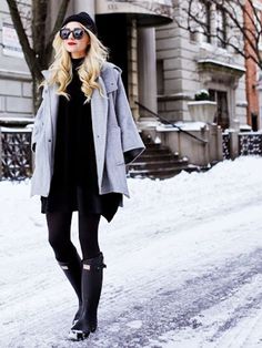 The+12+Bloggers+With+the+Best+Cold-Weather+Style+via+@WhoWhatWear Denim Shirt Outfits, Winter Mode Outfits, Look Winter, Winter Coat Outfits, Winter Outfits Cold, Snow Outfit, Mode Casual, Cold Weather Fashion, Cold Weather Outfits