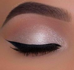 Sliver Makeup, Prom Makeup Silver, Silver Eyeshadow Looks, Black And Silver Eye Makeup, Silver Glitter Makeup, Silver Glitter Eye Makeup, White Eye Makeup, Black And White Makeup, Silver Eye Makeup