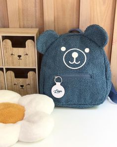 ⚠️Delivery for back to school = orders placed before August 15⚠️ CUSTOM ORDERS & LARGE QUANTITIES possible, contact us 😉 Ideal for preschool years, this pretty teddy bear head bag will become your little one's favorite companion on the way to school. Its size is perfect to accommodate everything you need from small to large sections. Backpack in "sheepskin" faux fur fabric, waterproof lining, one large main zipped pocket, one small zipped pocket at the front, adjustable straps. Round piece in imitation leather personalized with a first name or a word in the font of your choice, text color matching the bag. Bear print made with hot flex. Dimensions: Width 26cm x Height 29cm x Depth 13cm Hand-customized in France. Production of this item within 10-15 days (excluding postal delays). Personal Bear Backpack, Bear Head, Fur Fabric, Faux Fur Fabric, Original Jewelry, First Name, Bear Print, Backpack Purse, Text Color