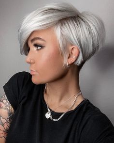 Short Platinum Blonde Hair, Long Pixie Cut, Short Stacked Bob Haircuts, Short White Hair, Stacked Bob Haircut