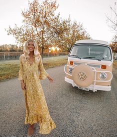 The Dream Life, Mini Photo Shoot, Bus Girl, Combi Volkswagen, Australian Travel, 70s Outfits, Living The Dream, Mini Photo, Mode Inspo