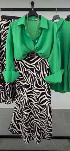 Skirt And Chemise Outfit, Zebra Dress Outfit Classy, Animal Print Office Outfit, Lunch Outfits Spring, Colourful Business Outfit, Zebra Print Skirt Outfit, Zebra Skirt Outfit Ideas, Stile Hijab, Colour Combinations Fashion