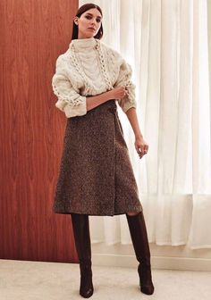 Stile Blair Waldorf, Adrette Outfits, Fest Outfits, Winter Skirt Outfit, Trendy Outfits Winter, Skirts With Boots, Pullover Outfit, Winter Skirt