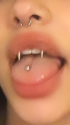 piercings
septum piercing 
smiley piercing 
tongue piercing Medusa Piercing, Pretty Ear Piercings, Piercing Cartilage, Edgy Jewelry, Facial Piercings