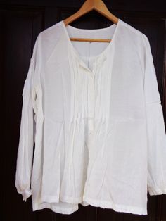 "This is a beautiful loose silhouette blouse made of 100% Viscose fabric. Color - milk white. Front side, back and sleeves decorated with pleats. Button down closure. A great maternity blouse as well. Made in India by Kappahl (Sweden) In good condition and comes from smoke-free home. Best fits M, Eur 38-40 Measurements: Shoulders: 16\" (40.5 cm) across back from seam to seam Bust: 44\" (112 cm) Waist - free Hips - free Sleeves 25\" (63.5 cm) Length: ~ 27\" (69 cm) Thanks for visiting my shop! OL Long Sleeve Cream Linen Blouse, Cream Linen Long Sleeve Blouse, Cream Long Sleeve Linen Blouse, White Peasant Blouse With Relaxed Fit, White Relaxed Fit Peasant Blouse, White Linen Peasant Top, Classic Cream Blouse With Relaxed Fit, Cream Long Sleeve Peasant Top For Daywear, Off White Cotton Blouse For Daywear