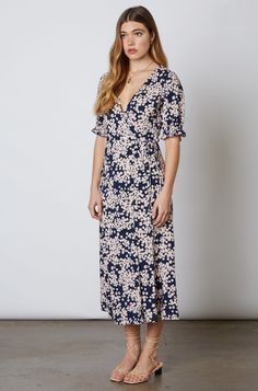 Turn heads when you dress up in the Daisy Blooms Navy Floral Print Wrap Midi Dress! Lightweight navy woven fabric, covered in clusters of blush and yellow daisy's, shapes this stunning dress with a V-neckline and surplice wrap bodice, framed by short, puff sleeves. A matching wrap midi skirt starts at a high empire waist. Outfit Ideas Boho, Bohemian Fashion Style, Boho Outfit Ideas, Cocktail Dresses For Women, Boutique Boho, Dresses For Women Over 50, Wrap Dress Midi, Wrap Midi Skirt, Date Night Fashion