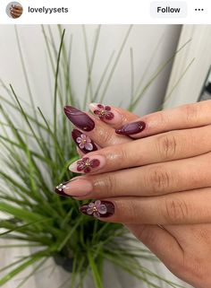 Black And Red Nails Flowers, Plum Gold Nails, Burgundy Flower Nail Designs, Almond Plum Nails, Burgundy Spring Nails, Plum Color Nails Designs, Dark Floral Nail Art, Burgundy Floral Nails, Plum Purple Nails Designs