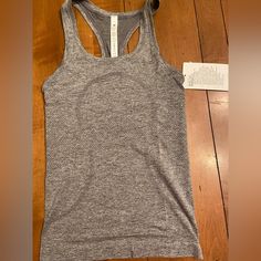 White Lulu Tank Top, Lulu Tank Tops, Lululemon Tops Tanks, Lululemon Tank Top Outfit, Lululemon Wishlist, Lululemon Clothes, Lulu Tank Top, Lulu Tops, Dark Fits