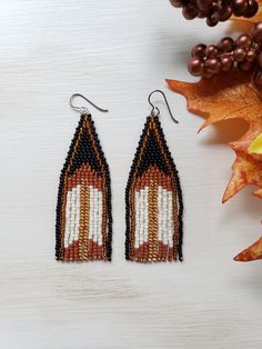 Handwoven seed bead fringe earrings. Make a statement with these lightweight, modern beadwork earrings. Hunter's Arrow design in glossy black, metalic gold, silver-lined brown amber, frosted terracotta, and matte cream. These slow made, hand-stitched southwestern boho style earrings are made with strong nylon beading thread and quality Toho glass seed beads. Add a unique look and just the right amount of sparkle to any outfit and occasion. Approximate measurements including ear wires: Length 9 c Seed Bead Fringe Earrings, Bead Fringe Earrings, Beaded Earrings Native, Bead Fringe, Southwestern Boho, Boho Style Earrings, Seed Bead Patterns, Jewelry Care Instructions, Arrow Design