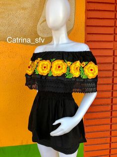 Mexican blouse, peasant blouse, handmade blouse, embroidered black blouse, off-the-shoulder blouse ideal for a Mexican party Handmade blouse Machine embroidered blouse 100% cotton blanket fabric, one size fits the person either (S-M-L -XL ) Handmade Blouse, Blanket Fabric, North Hills, Mexican Blouse, Mexican Party, Mexican Dresses, Cotton Blanket, Skirt And Blouse, Peasant Dress