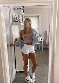 Katie Feeney Outfits, Preppy Outfits Workout, Cute Lulu Fits, Lulu School Outfits, Lulu Fits For School, Glamorous Everyday Outfits, Cute Lulu Outfits, Lulu Summer Outfit, Speed Up Shorts Outfit