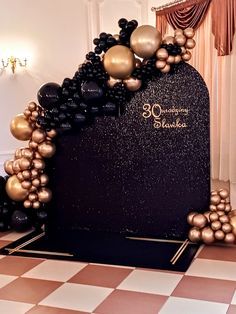 a black and gold 50th birthday party decoration with balloons in the shape of an arch