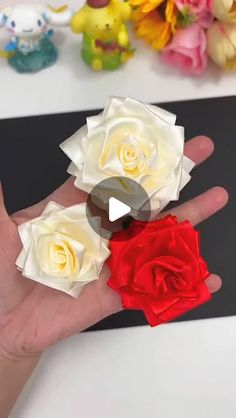 Tere Bina, Diy Flores, Ribbon Diy, Gifts Wrapping Diy, Diy Roses, Simple Rose, Ribbon Art, Ribbon Roses, Flower Diy Crafts