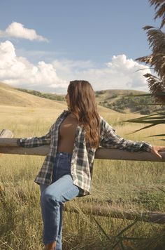 This Green Oversized Flannel Shirt is made with a soft blend of beige and green for a warm, casual feel. Featuring a boyfriend loose, relaxed fit and button-up design, it's perfect for everyday, easy-going style. hunter green and beige flannel oversized boyfriend fit drop shoulder open pocket button down 65% polyester 35% rayon machine wash cold model is wearing a s/m Feminine Flannel Outfit, Green Relaxed Fit Button-up Flannel Shirt, Green Relaxed Fit Flannel Shirt, Green Relaxed Fit Flannel Shirt Casual, Green Relaxed Fit Flannel Shirt For Fall, Oversized Flannel Shirt For Everyday, Fall Inspo Pics, Open Button Down Shirt Outfit, Jeans And Flannel Outfit