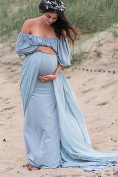 This off-the-shoulder maternity gown features a flattering flare silhouette that's perfect for any pregnancy photo shoot or special occasion. With its delicate lace trim and adjustable straps, it's a must-have addition to your maternity wardrobe. Cool Mom Style, Spring Maternity Outfits, Pregnancy Photo Shoot, Navy Gown, Maternity Wardrobe, Spring Maternity