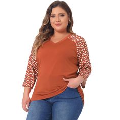 Introduce vibrant prints to your casual collection with this eye-catching top. Features a classic v-neckline and 3/4 sleeves. It's great for most people because of the design of raglan sleeves with floral print. A statement piece for relaxed days, partner yours with jeans and flats. The body size chart shows fitting size, please check your measurements to make sure the item fits before ordering. Boho Lace Top, Dots Fashion, Polka Dots Fashion, Jeans And Flats, Raglan Top, Tops Casual, Weekend Style, Hem Style, Floral Print Shorts