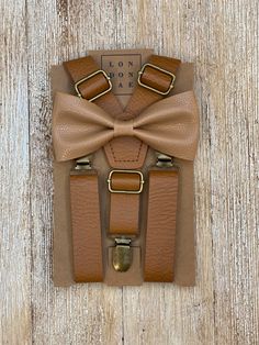 Description This 1” vintage tan adjustable faux leather suspenders with butterscotch faux leather bow tie set is perfect for your groomsmen, ring bearers, family photos or just because! Suspenders are also available in 1” width for a slightly different look. Sizes SUSPENDER MEASUREMENTS SMALL (approx 0-5 years old): minimum length 14” ; maximum length 24 ¾” **medium sets come with small suspenders** LARGE (approx 5-10 years old): minimum length 18” ; maximum length 33” TEEN (approx 10-18 years o Groomsmen Ring, Albondigas Soup, Tie And Suspenders, Leather Bow Tie, Suspenders Wedding, Bowtie And Suspenders, Ring Bearers, Leather Suspenders, Bow Tie Set