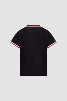 Soft and comfortable, this t-shirt is crafted from jersey. The classic design is embellished with a tricolor trim along the neckline and sleeves. Casual Black T-shirt With Contrast Trim, Black Crew Neck T-shirt With Contrast Trim, Black Cotton T-shirt With Contrast Trim, T-shirt Polos, Jersey T Shirt, Tri Color, Classic Design, Online Store, Trim