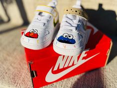 Custom hand painted Sesame Street nike shoes! Elmo Birthday Outfit, Toddler Birthday Outfit, Outfit Denim, Kids Overalls, Elmo Birthday, Sesame Street Birthday, Design Birthday, Baby Boy Birthday, Street Shoes