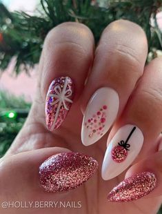 Paznokcie Hello Kitty, Christmas Gel Nails, Christmas Nails Acrylic, Short Acrylic Nails Designs, Festival Nails, Xmas Nails, Christmas Nail Designs, Christmas Nail, Fancy Nails