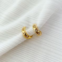 Small Gold Hoop Earrings, Turquoise Drop Earrings, Classy Jewelry, Tiny Stud Earrings, Celestial Jewelry, Gold Earrings Designs, Ear Rings, Fashion Jewelry Earrings, Sapphire Earrings