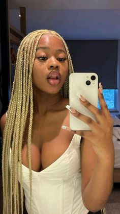 Mixed Color Hair Black Women, Color Braids, Really Curly Hair, Pretty Dark Skin, Natural Hair Growth Tips, Blonde Braids, Dark Skin Beauty, Quick Braided Hairstyles, Dyed Hair Inspiration