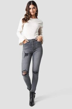 Luisa Lion X Na Kd Back Overlap Sweater Blush #Na#Lion#Luisa Comfortable Sweater, Fashionable Outfits, Frill Dress, Jeans Grey, Jeans Online, Petite Fashion, Na Kd, Casual Jeans