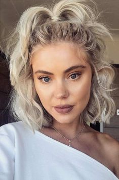 Pretty Short Hair, Short Hair Ponytail, Hairdos For Short Hair, Peinados Fáciles Para Cabello Corto, Long Bob Hairstyles, Penteado Cabelo Curto, Cute Hairstyles For Short Hair, Short Hairstyle, Short Hair Updo